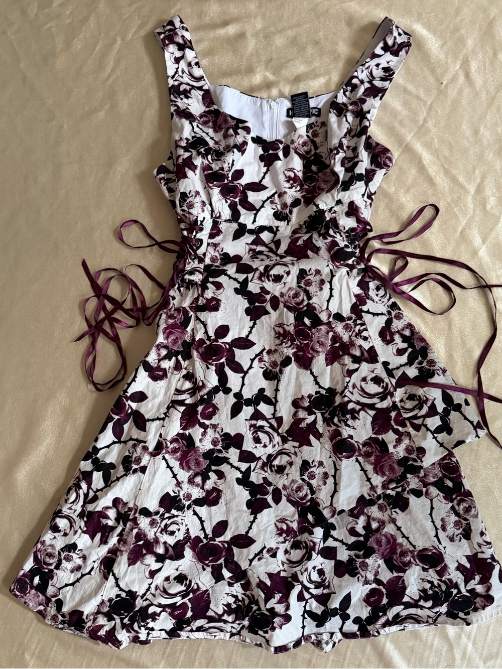Hot Topic White & Burgundy Floral Side Lace-Up Asymmetrical Hem Dress large
